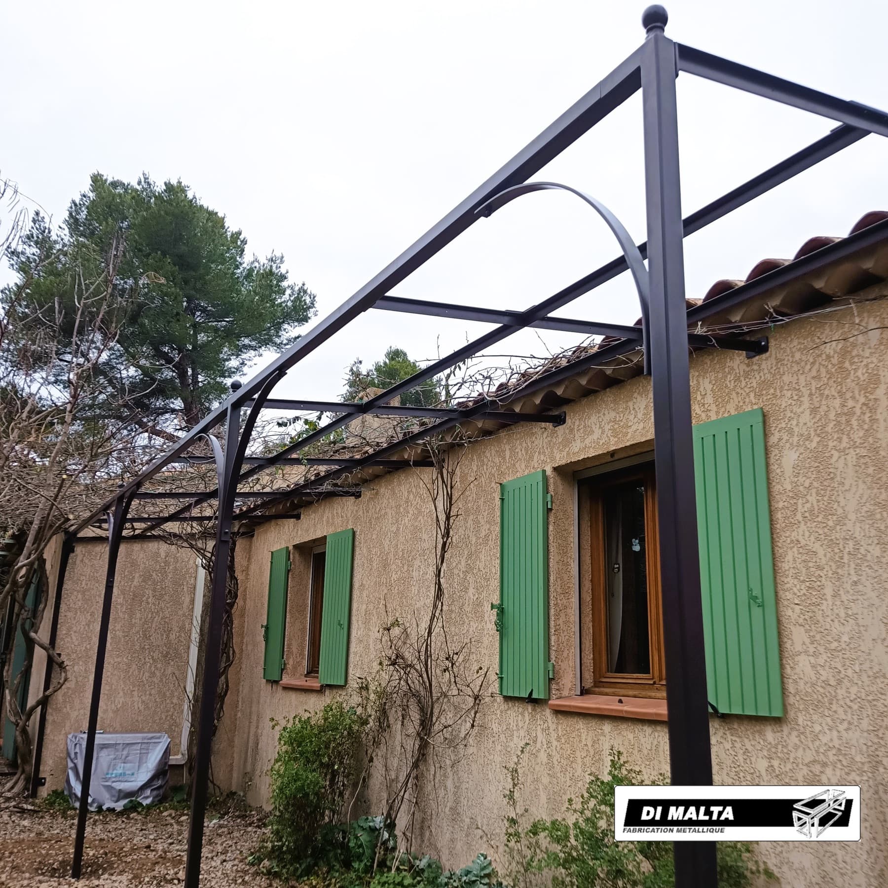 Pergola métallique sur mesure réalisée près de Gap
